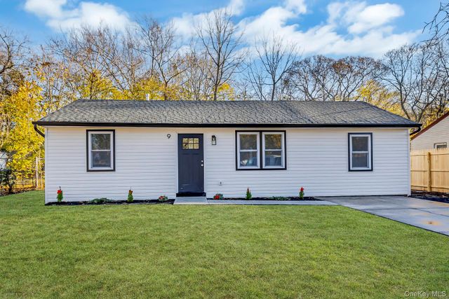 9 Lewis Street, Riverhead, NY 11901