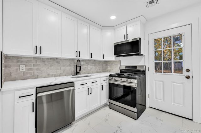 9 Lewis Street, Riverhead, NY 11901