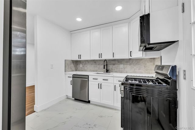 9 Lewis Street, Riverhead, NY 11901