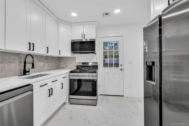 9 Lewis Street, Riverhead, NY 11901