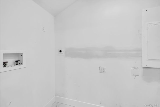 9 Lewis Street, Riverhead, NY 11901