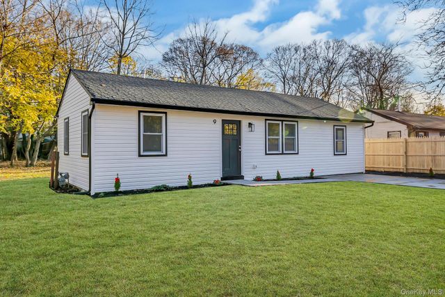 9 Lewis Street, Riverhead, NY 11901