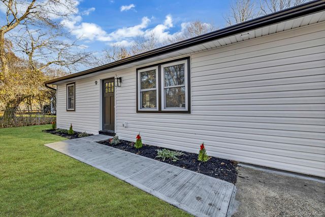 9 Lewis Street, Riverhead, NY 11901