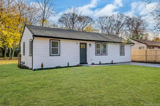 9 Lewis Street, Riverhead, NY 11901