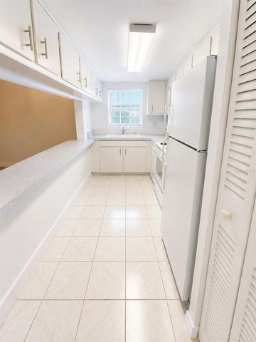 7701 STARKEY ROAD 239, Seminole, FL 33777