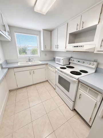 7701 STARKEY ROAD 239, Seminole, FL 33777
