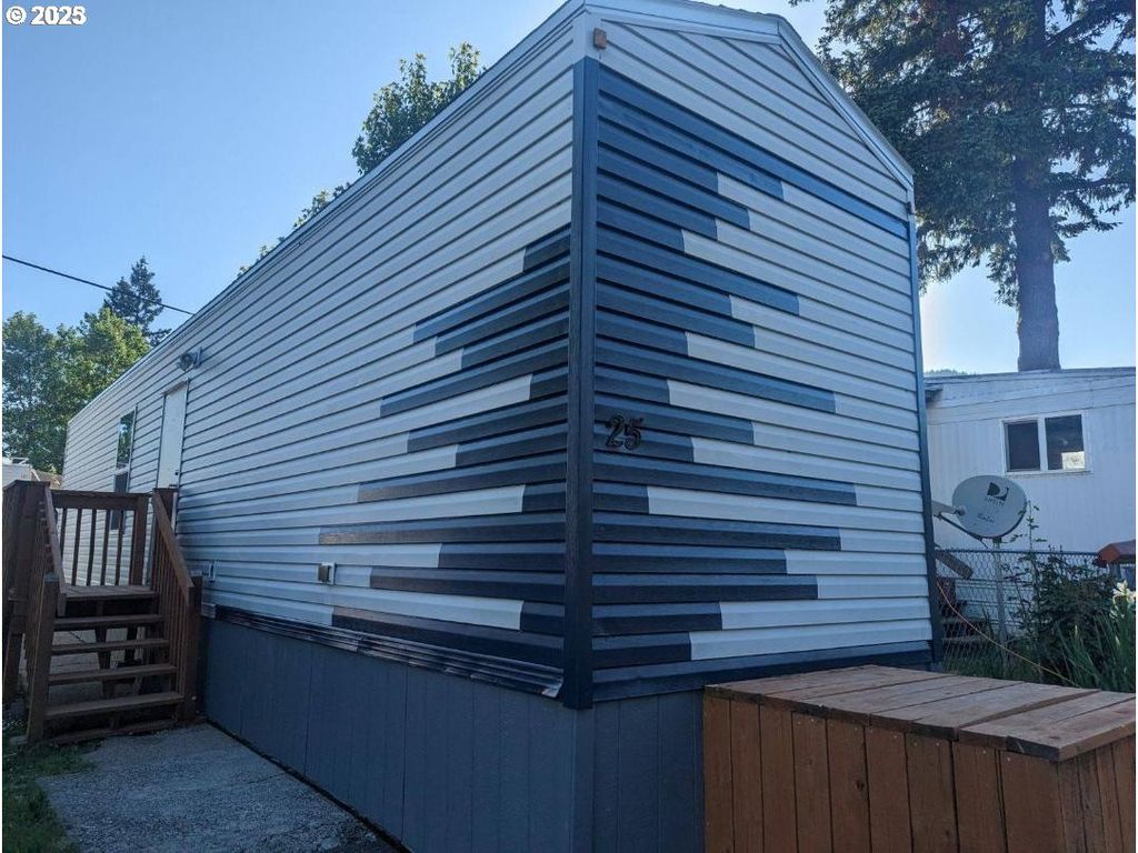 334 E 5TH Ave, Riddle, OR 97469