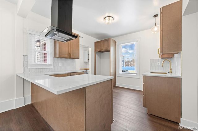 8103 E Canfield Street, Detroit, MI 48214