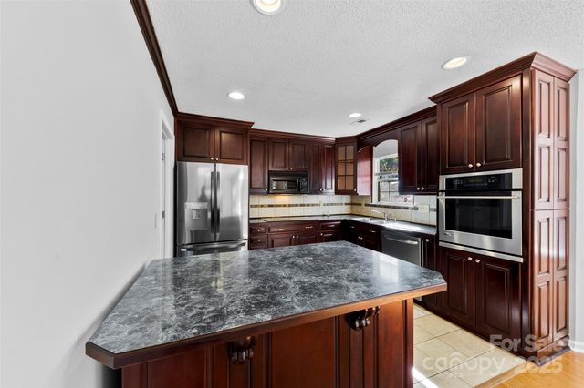 9800 Ashley Farm Drive, Matthews, NC 28105