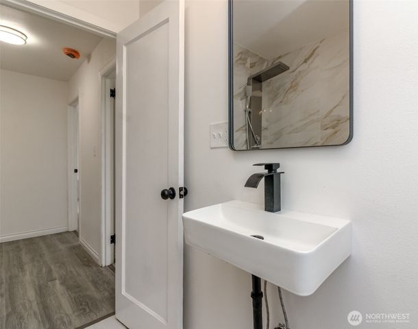 9613 S 240th Street, Kent, WA 98031