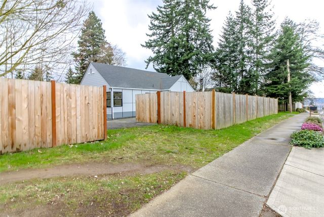 9613 S 240th Street, Kent, WA 98031