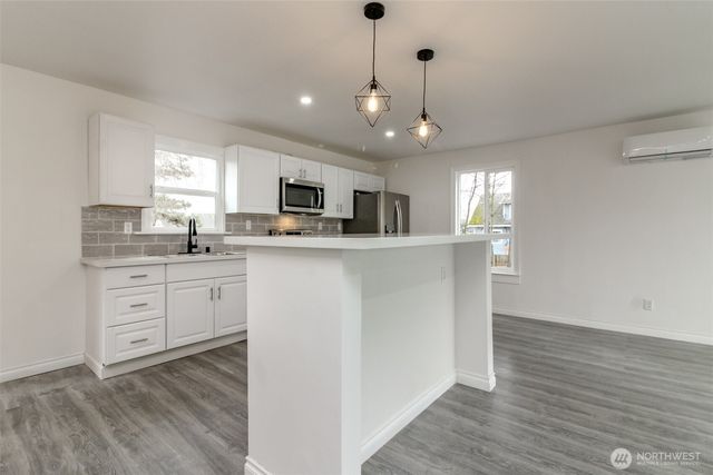 9613 S 240th Street, Kent, WA 98031