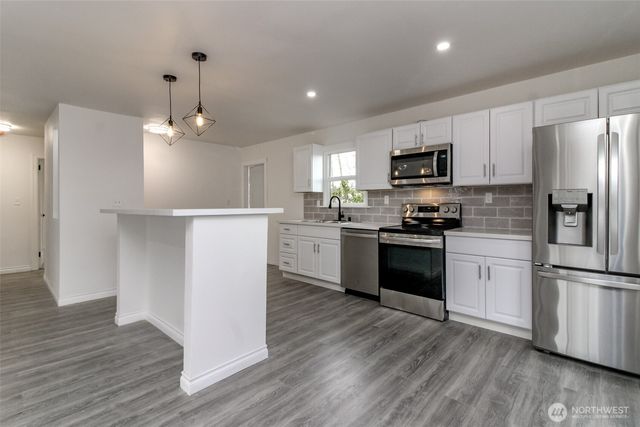 9613 S 240th Street, Kent, WA 98031