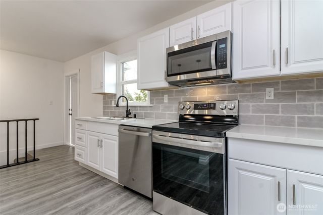 9613 S 240th Street, Kent, WA 98031