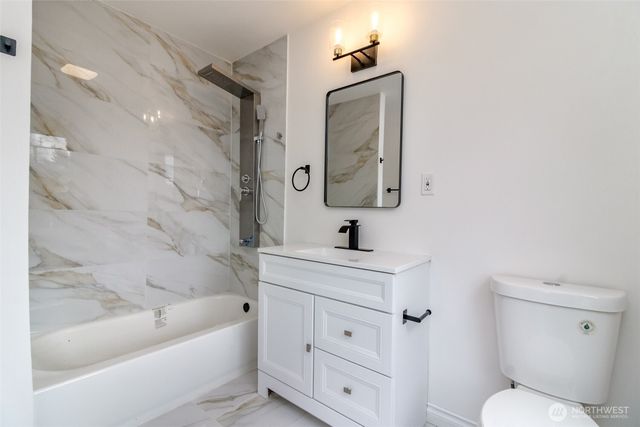 9613 S 240th Street, Kent, WA 98031