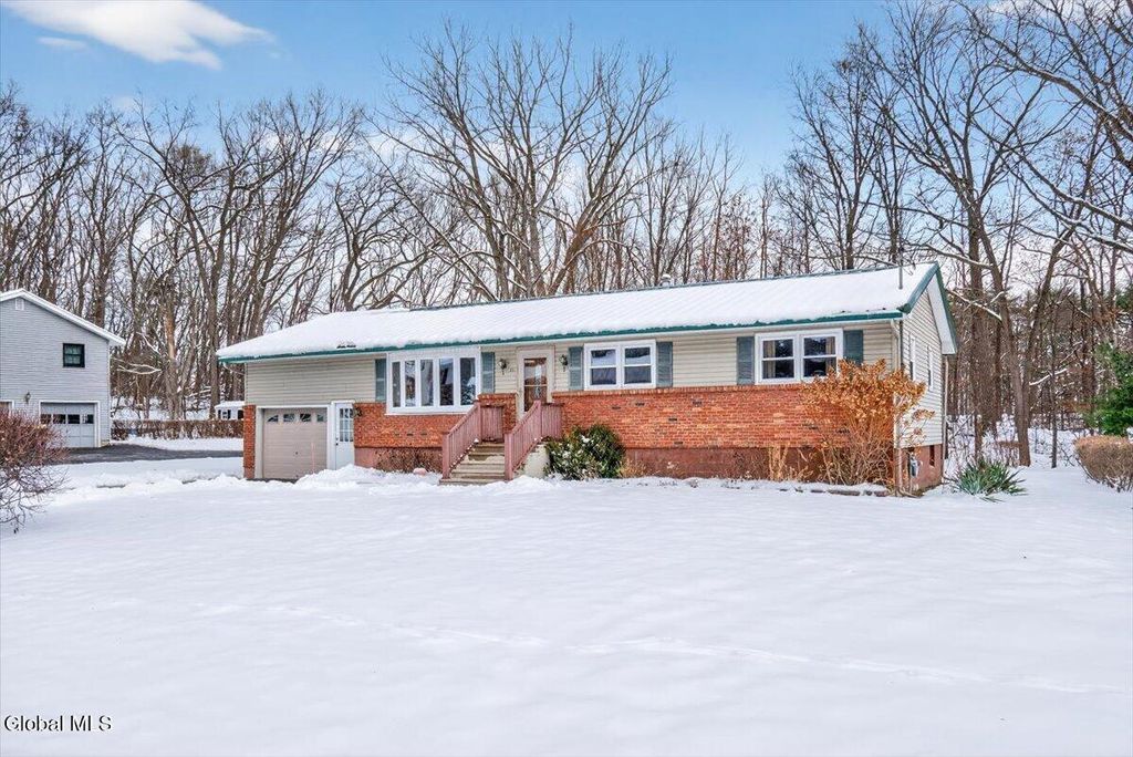 25 Dino Drive, Malta, NY 12019