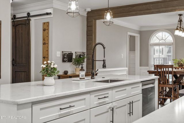 1942 Cedardale Lane, Knoxville, TN 37932