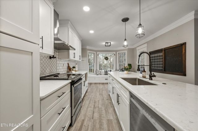 1942 Cedardale Lane, Knoxville, TN 37932