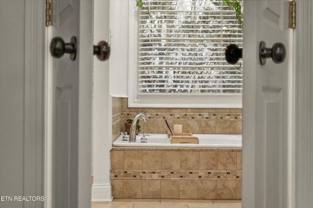 1942 Cedardale Lane, Knoxville, TN 37932