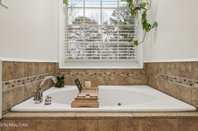 1942 Cedardale Lane, Knoxville, TN 37932