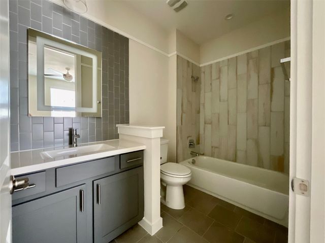 12001 Vista Parke DR 203, Austin, TX 78726
