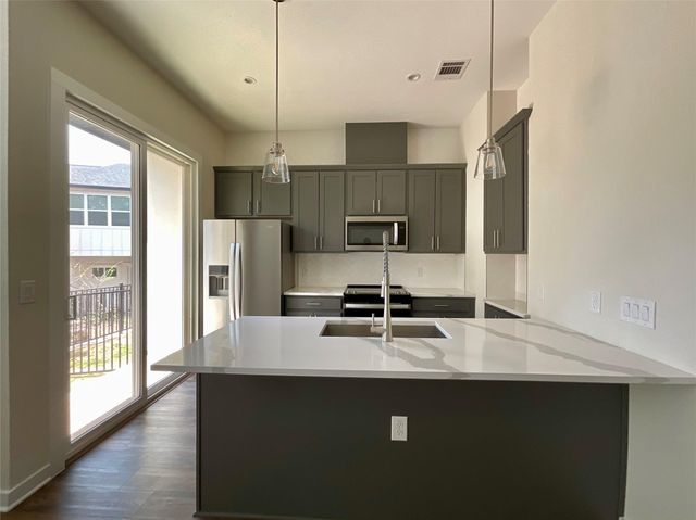 12001 Vista Parke DR 203, Austin, TX 78726