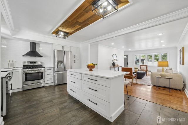 125 Cedar Street, Colonia, NJ 07067