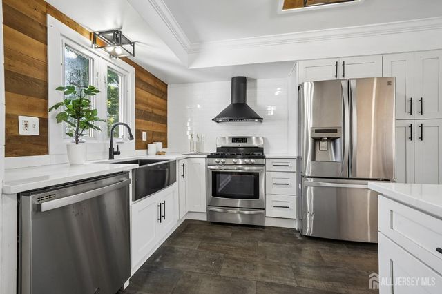 125 Cedar Street, Colonia, NJ 07067