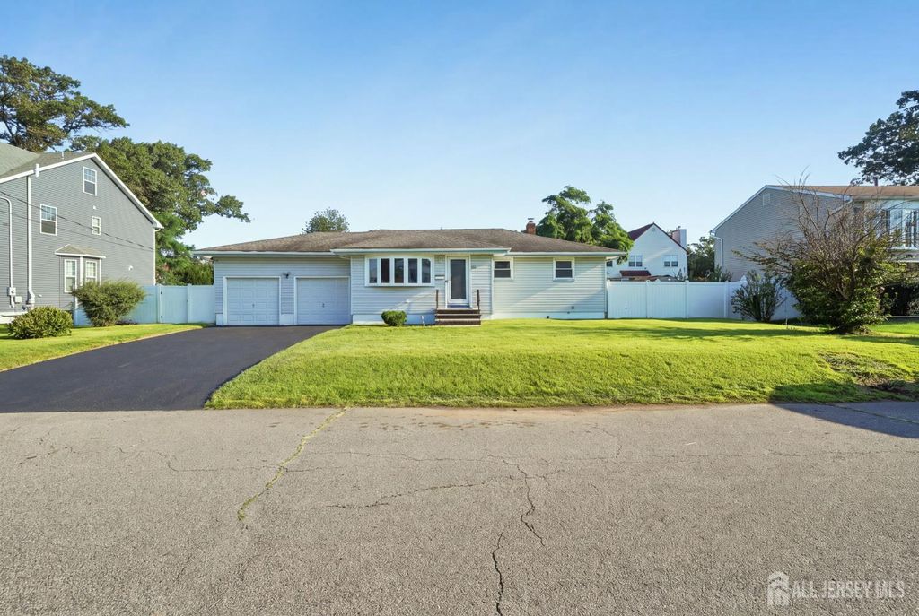 125 Cedar Street, Colonia, NJ 07067