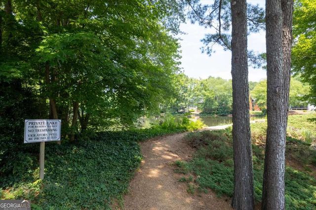 5284 Brookelake Drive, Dunwoody, GA 30338