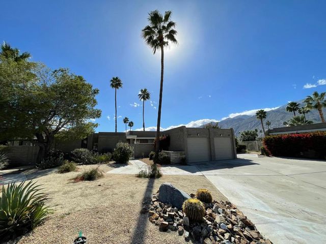 837 N Calle De Pinos, Palm Springs, CA 92262