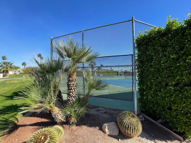 837 N Calle De Pinos, Palm Springs, CA 92262