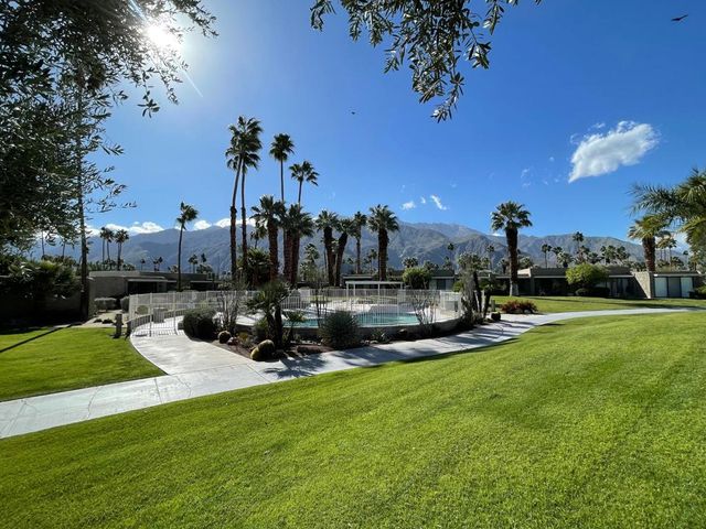837 N Calle De Pinos, Palm Springs, CA 92262