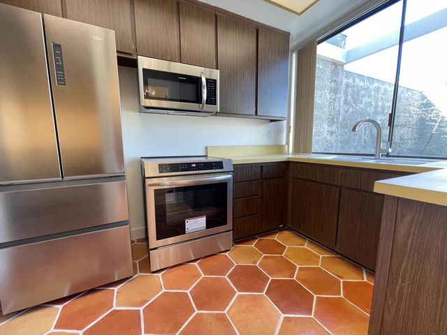 837 N Calle De Pinos, Palm Springs, CA 92262