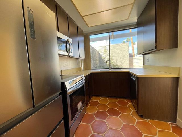 837 N Calle De Pinos, Palm Springs, CA 92262