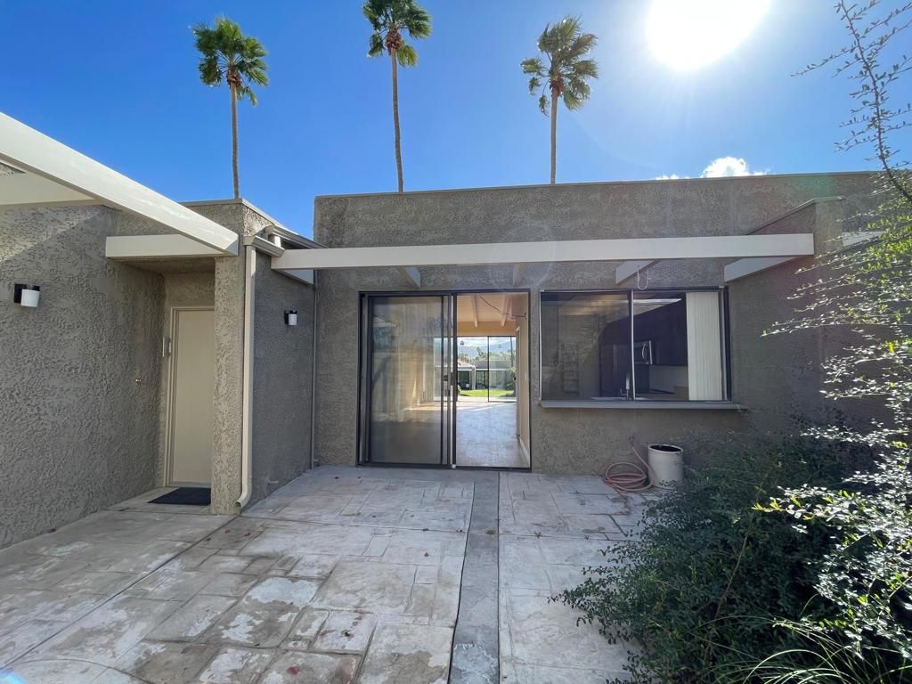 837 N Calle De Pinos, Palm Springs, CA 92262