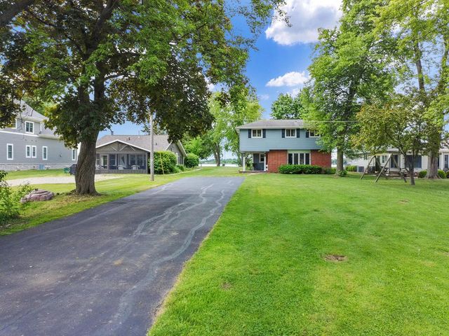 24315 Fairway DRIVE, Kansasville, WI 53139