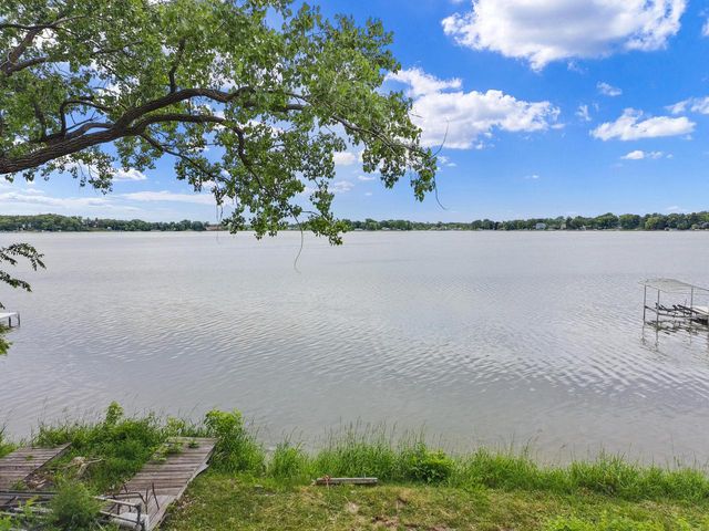 24315 Fairway DRIVE, Kansasville, WI 53139