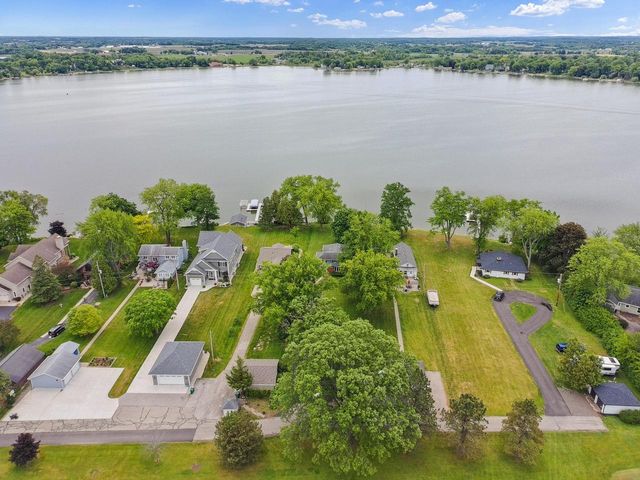24315 Fairway DRIVE, Kansasville, WI 53139