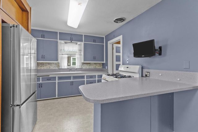 24315 Fairway DRIVE, Kansasville, WI 53139