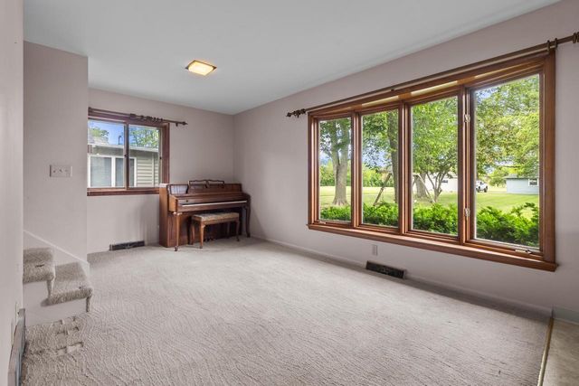 24315 Fairway DRIVE, Kansasville, WI 53139