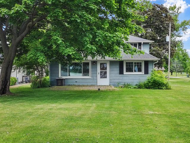 24315 Fairway DRIVE, Kansasville, WI 53139