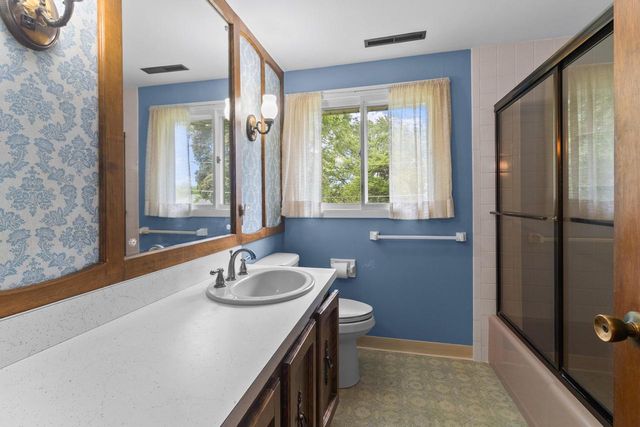 24315 Fairway DRIVE, Kansasville, WI 53139