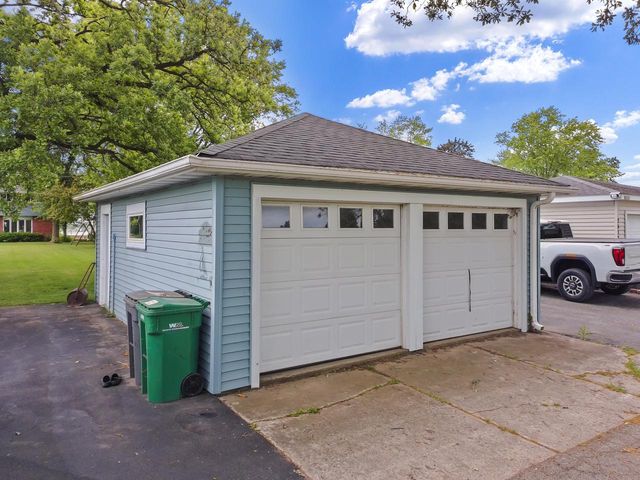 24315 Fairway DRIVE, Kansasville, WI 53139