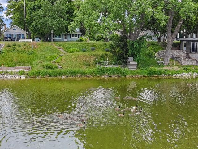 24315 Fairway DRIVE, Kansasville, WI 53139