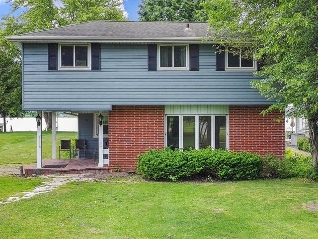24315 Fairway DRIVE, Kansasville, WI 53139