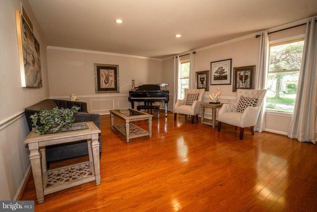 75 EISENHARD DR, Ivyland, PA 18974