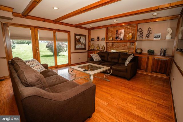 75 EISENHARD DR, Ivyland, PA 18974