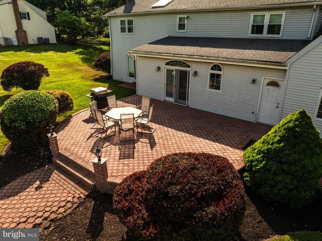 75 EISENHARD DR, Ivyland, PA 18974