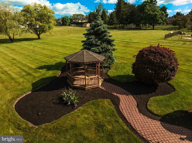 75 EISENHARD DR, Ivyland, PA 18974